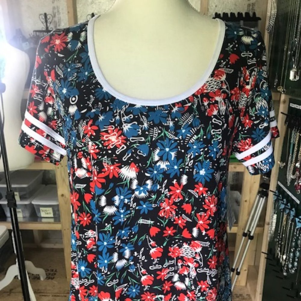 Lularoe Classic Tee